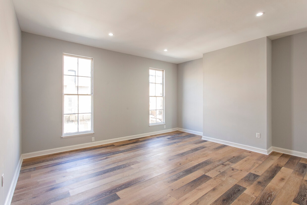 Primary Photo - 2020 South St