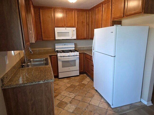 Foto del edificio - Two Bedroom Upper Unit Condo in Oceanside