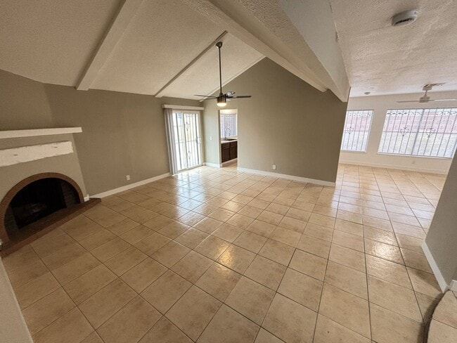 Building Photo - Newly Renovated 3bed/3Bath W/ private studio located in E. Las Vegas