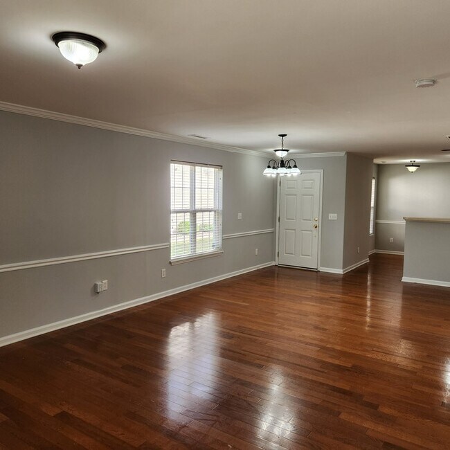 Foto del edificio - Townhome end unit
