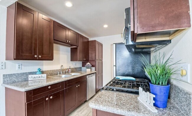 Foto del edificio - 440 Parkside Dr