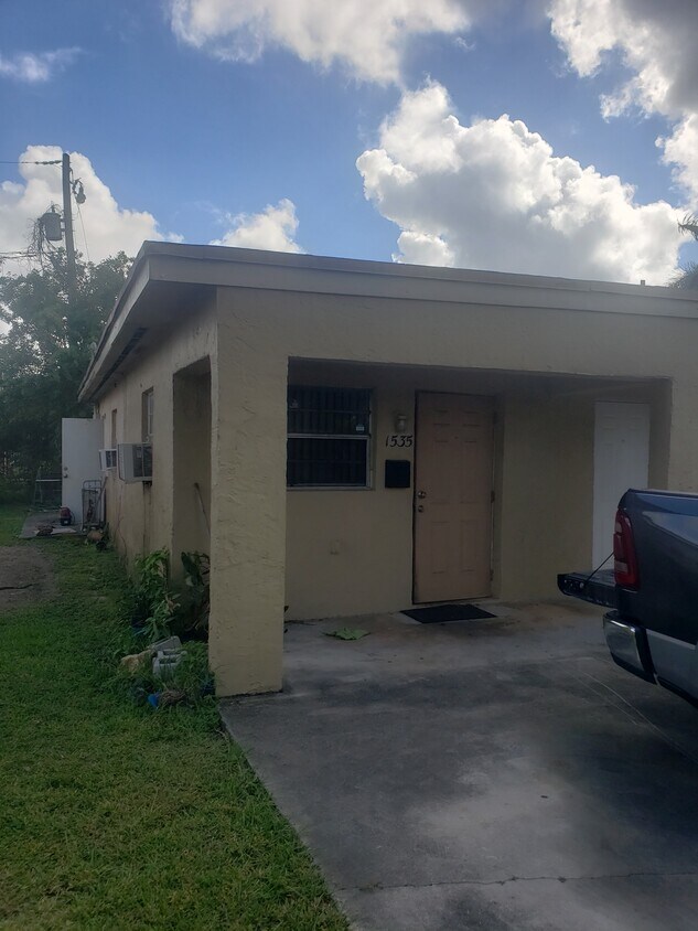 Primary Photo - 1535 N Redland Rd