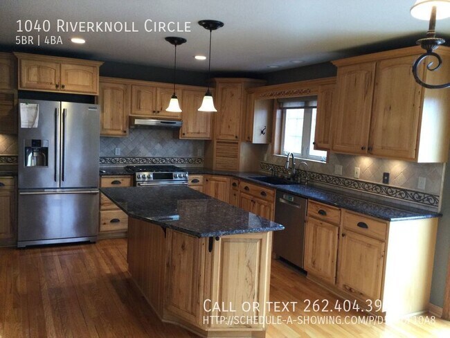 Building Photo - 5 Bedroom/3.5 Bath Beautiful Home on the O...
