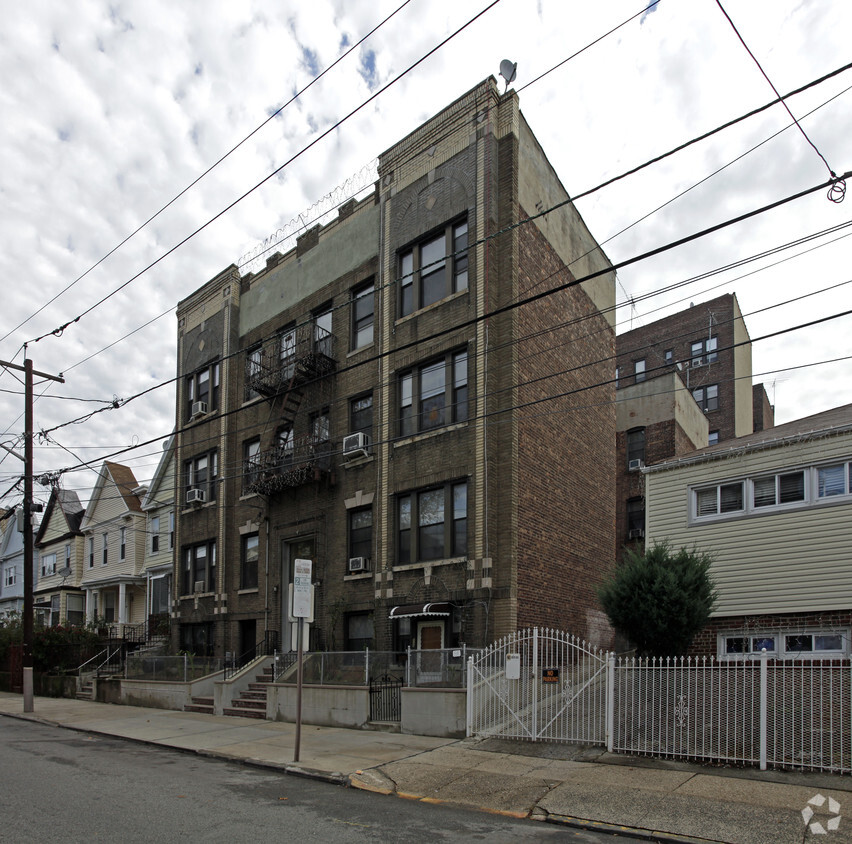 Building Photo - 84-86 Romaine Ave