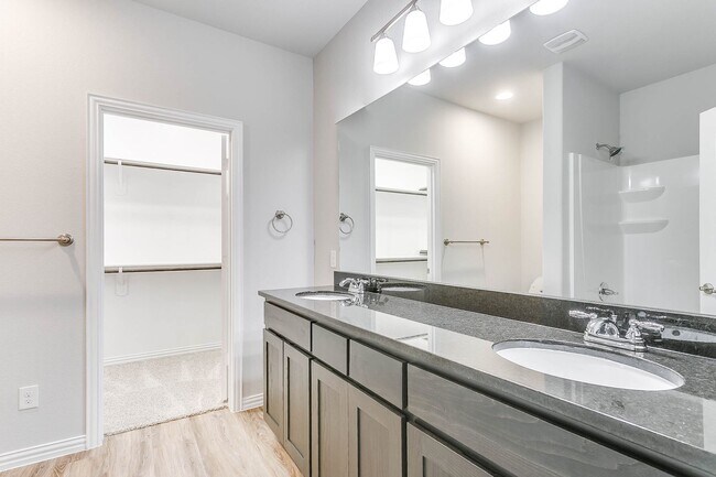 Foto del edificio - Modern Comfort Meets Prime Location – Your...