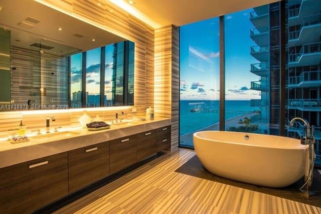 Foto del edificio - 17141 Collins Ave