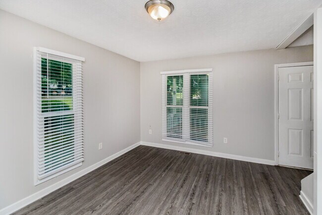 Building Photo - 3801 Davis Ln