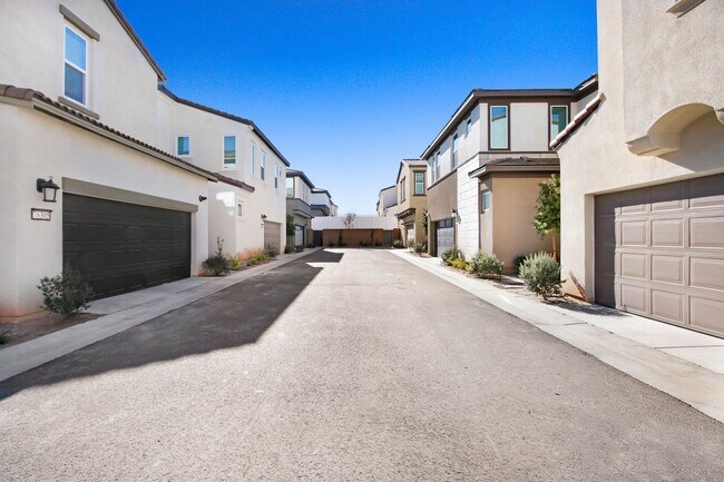 Foto del edificio - Your Perfect "University Park" 4 bedroom/3...