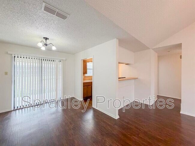 Building Photo - 1714 Iris Cir
