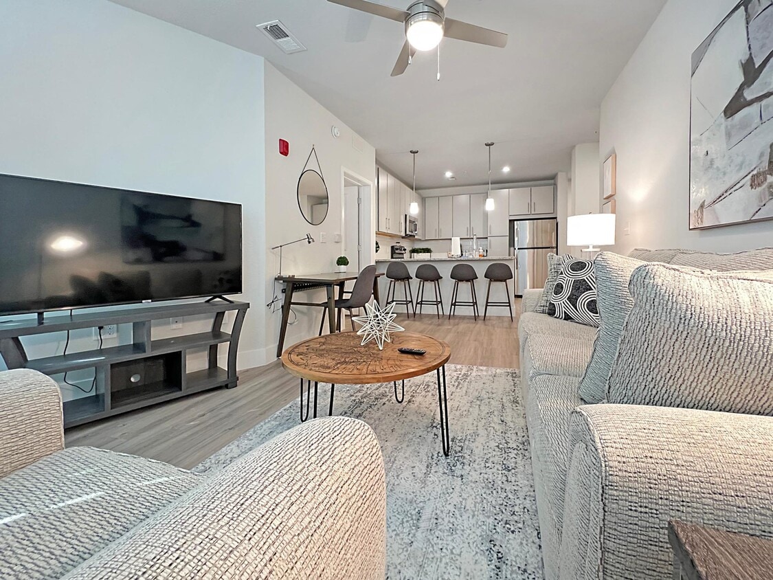 Fully furnished, all-inclusive - 8985 Bertha Palmer Blvd