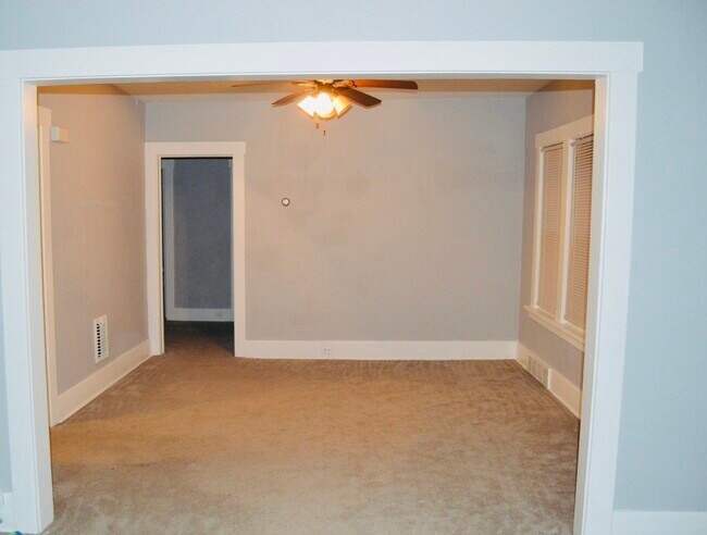 Dining room - 25 Sterling Ave