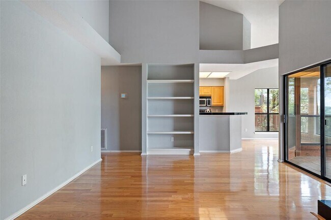 Foto del edificio - 4711 Spicewood Springs Rd
