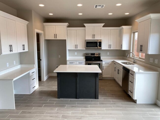 Building Photo - Beautifully Designed 3 Bedroom Townhome Ne...
