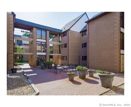 Building Photo - 181 Loomis Dr