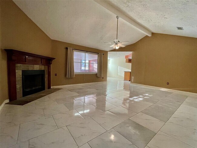 Foto del edificio - 23115 Bright Star Rd