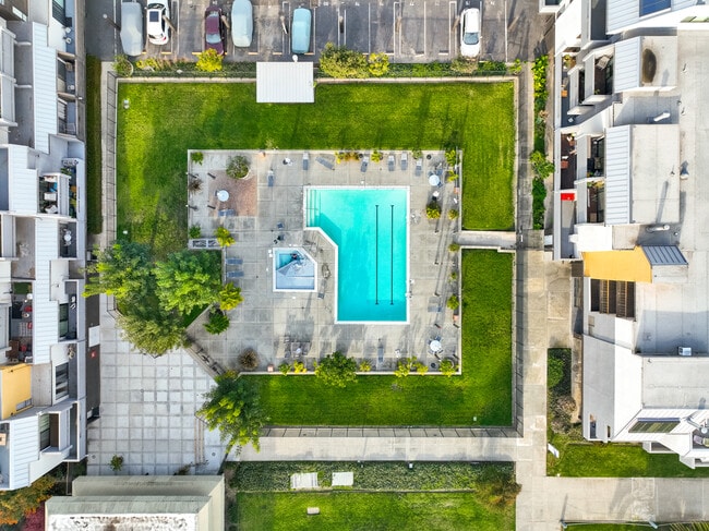 Aerial View w/ Pool - 7 Embarcadero W