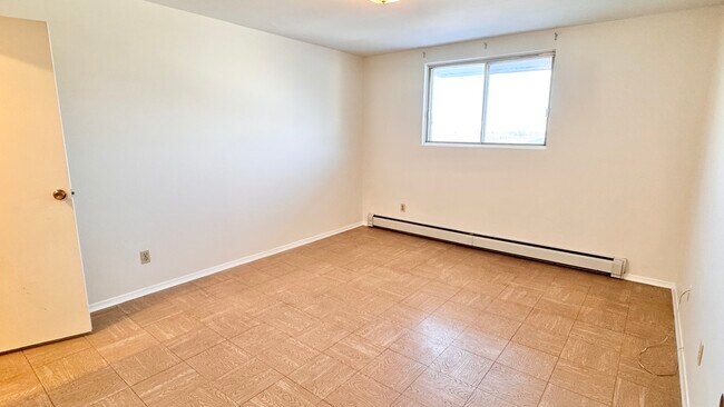 Building Photo - 135 Chandler Dr