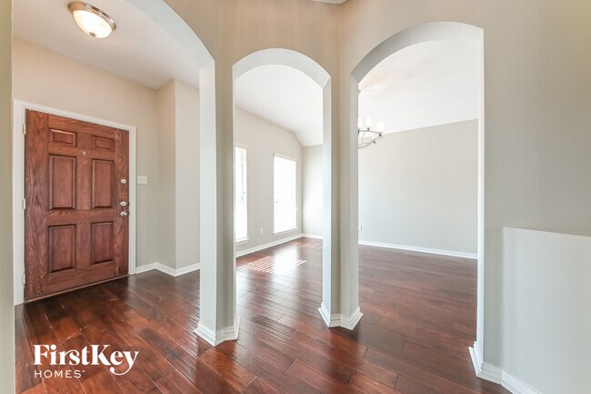 Foto del edificio - 3108 Silver Creek Dr