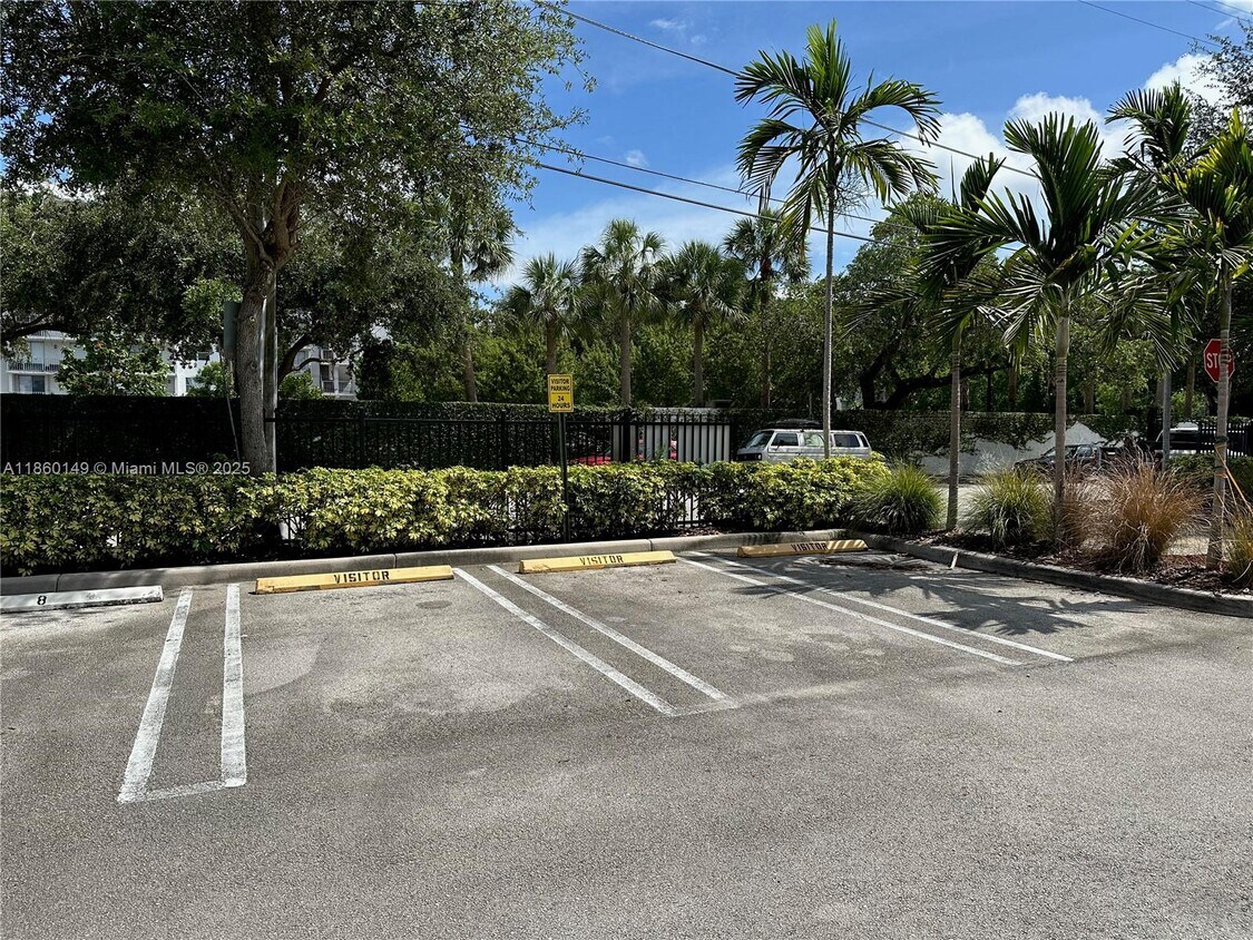 Foto del edificio - 652 NE 63rd St