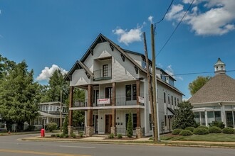 Building Photo - 1418 University Blvd