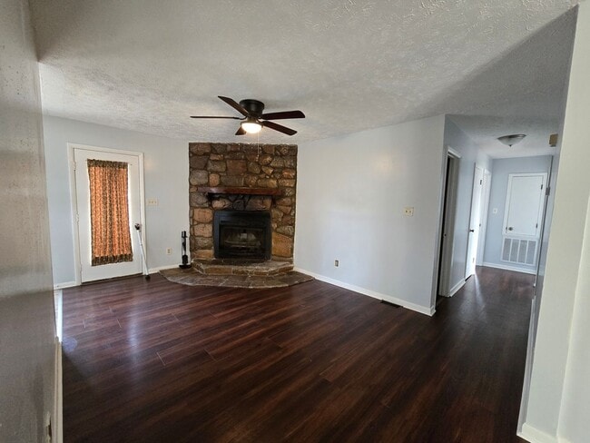 Foto del edificio - 6758 Seaford Dr