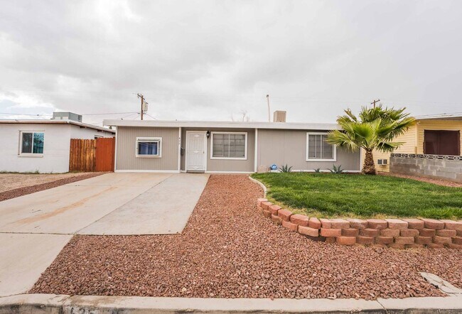 Foto del edificio - Modern Las Vegas Retreat with Stylish Indoor-Outdoor Living!