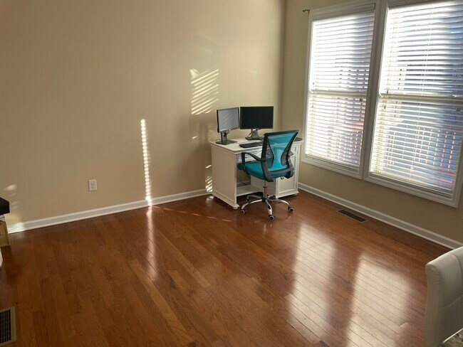 Foto del edificio - 3397 Twinrose Pl