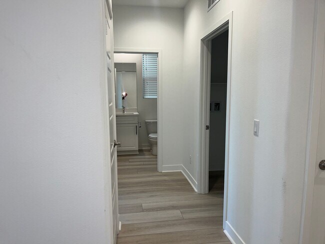 Building Photo - 2 Bedroom, 2 Bath Home Located in Altis 55...