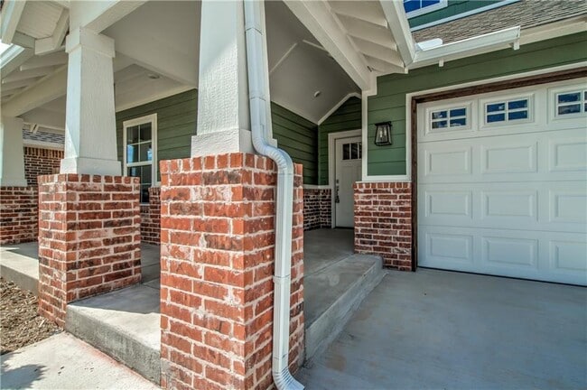 Building Photo - 6601 NW 150th Terrace