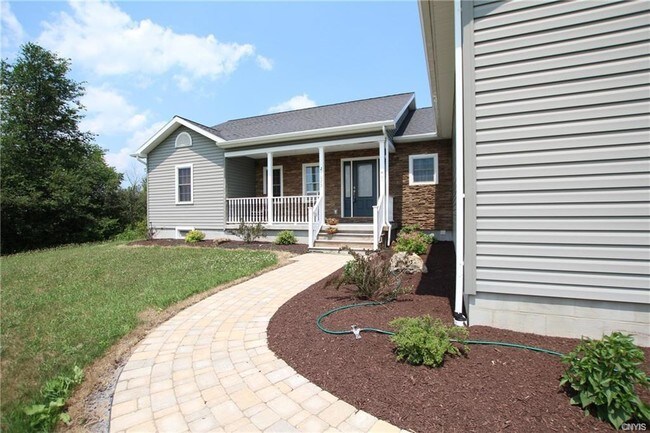 Foto del edificio - 21029 Strickland Rd