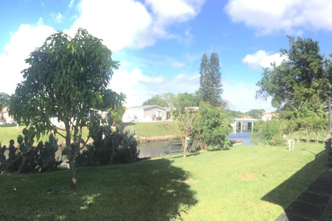 Foto del edificio - 1511 SW 65th Terrace