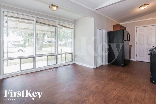 Building Photo - 16759 Artesian Ave