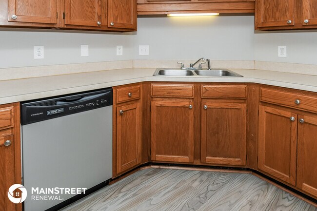 Building Photo - 536 Majestic Wood Dr