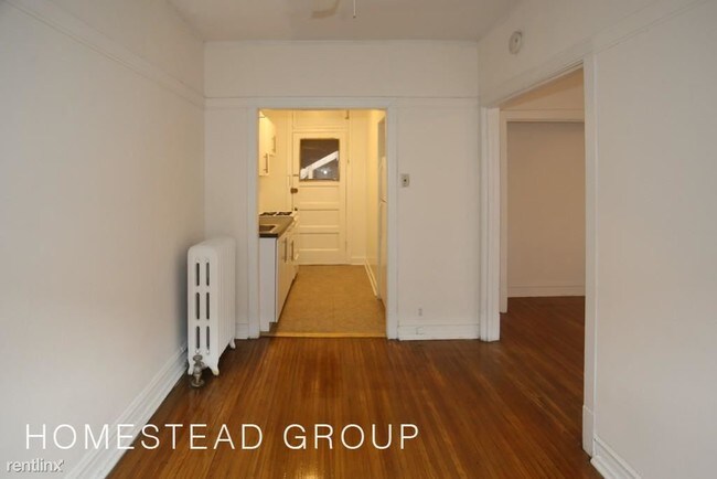 Building Photo - 636 W Cornelia Ave