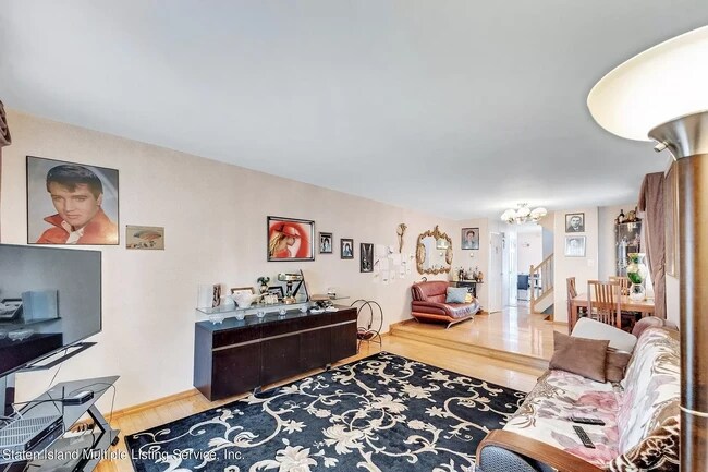 Foto del edificio - 24 Elie Ct