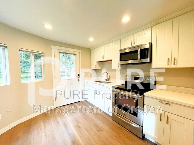Foto del edificio - 10806 NE Prescott St