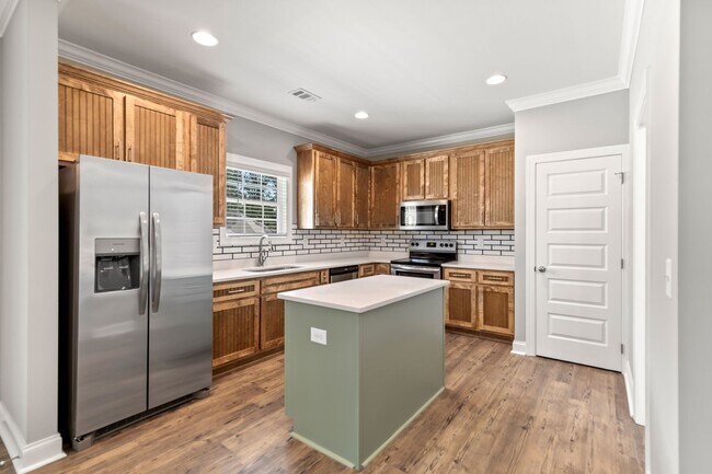 Building Photo - Available Summer 2026!