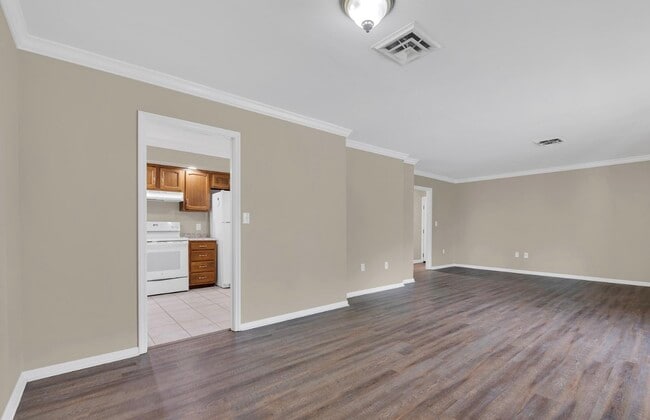 Building Photo - 1900 W Manor Ct