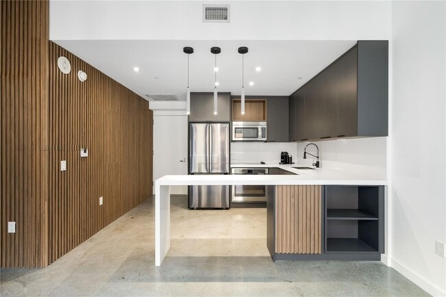 Building Photo - 151 SE 1st St