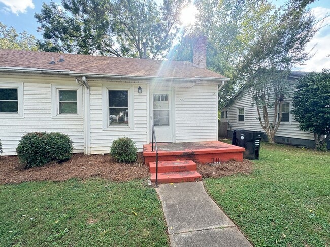 Photo - 1 Bed / 1 Bath Duplex Near Downtown Concord House
