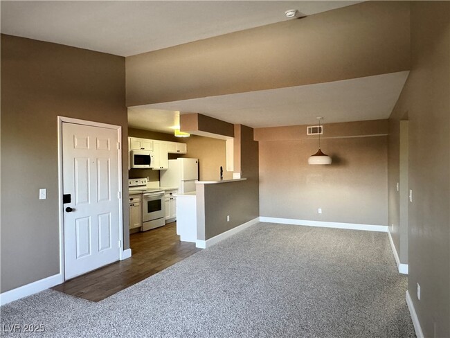 Building Photo - 1150 N Buffalo Dr