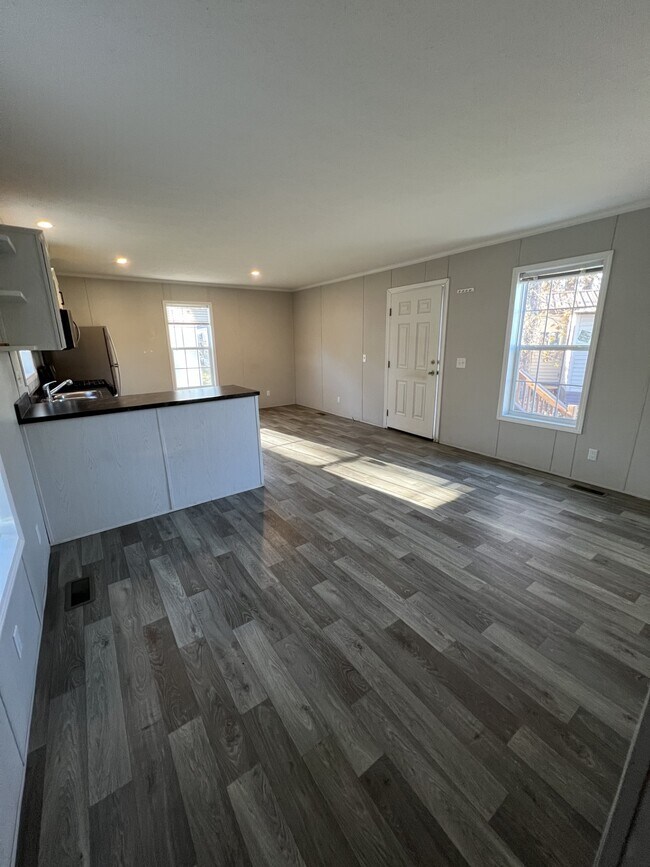 Building Photo - 58 Joymar Dr