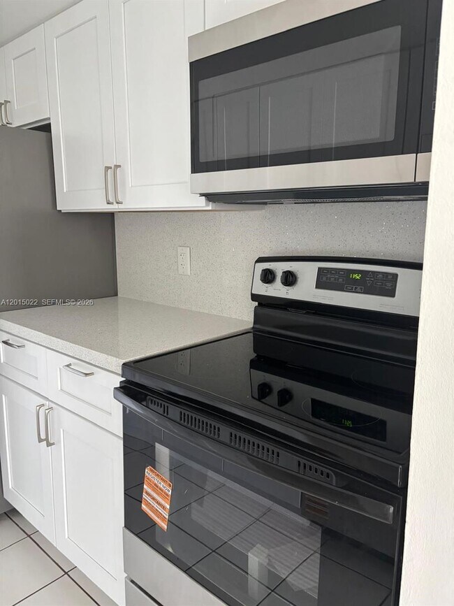 Foto del edificio - 2350 NE 135th St