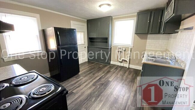 Building Photo - 3-bedroom, 2-bath in Liberty