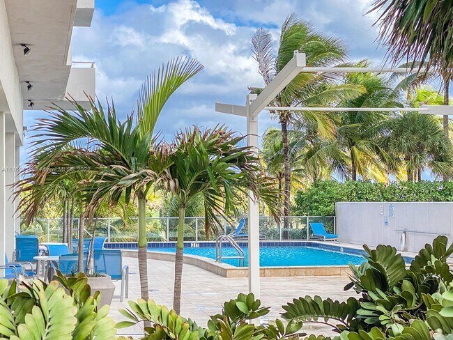 Foto del edificio - 9225 Collins Ave