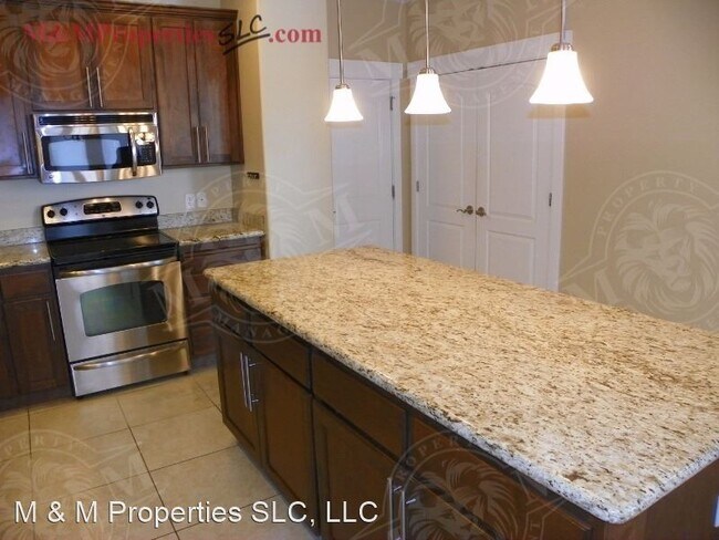 Foto del edificio - 2216 Mackay Ln