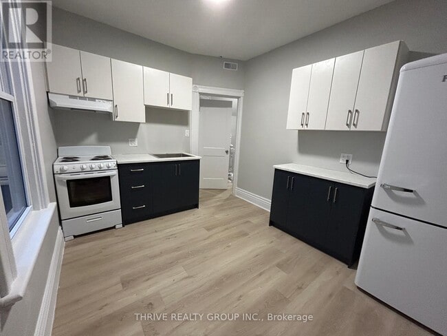 Building Photo - 195 Colborne St