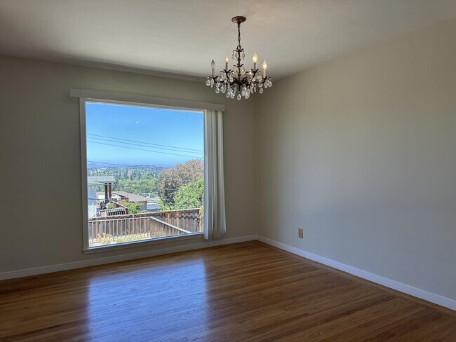 Foto del edificio - 346 Rolling Hills Ave