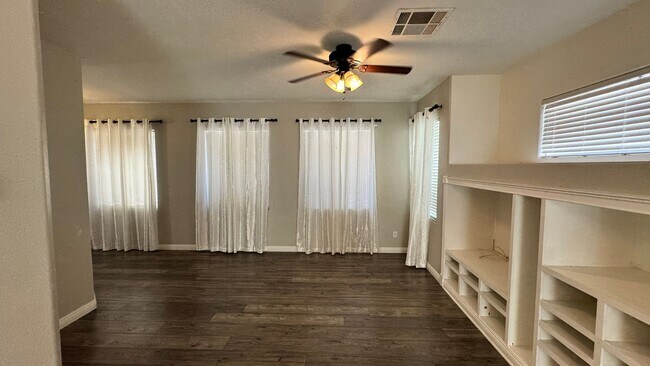 Building Photo - Stunning Southern Highlands Home.