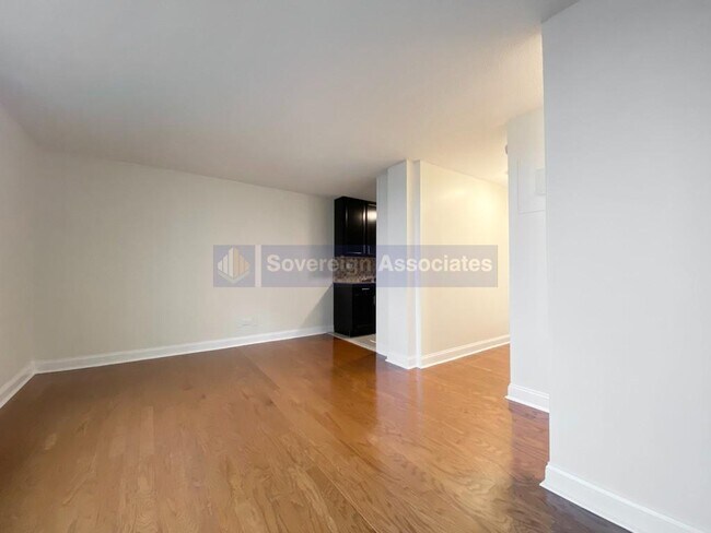 Foto del edificio - 3333 Broadway